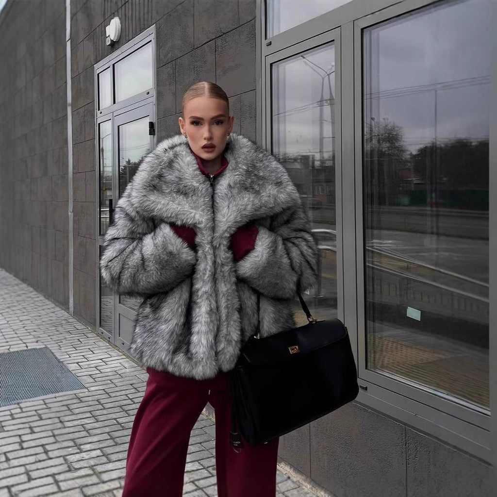 Women's Elegant Faux Fur Jacket with Voluminous Collar