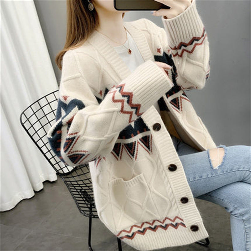 Women's Chunky Knit Cardigan with Pattern and Pockets