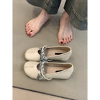 Women's Ballet Flats with Decorative Strap and Elegant Shine