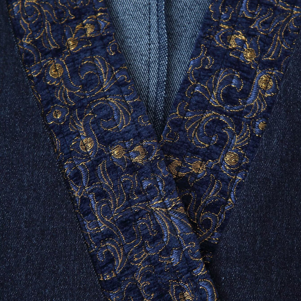 Women's Elegant Embellished Sleeve Jacket