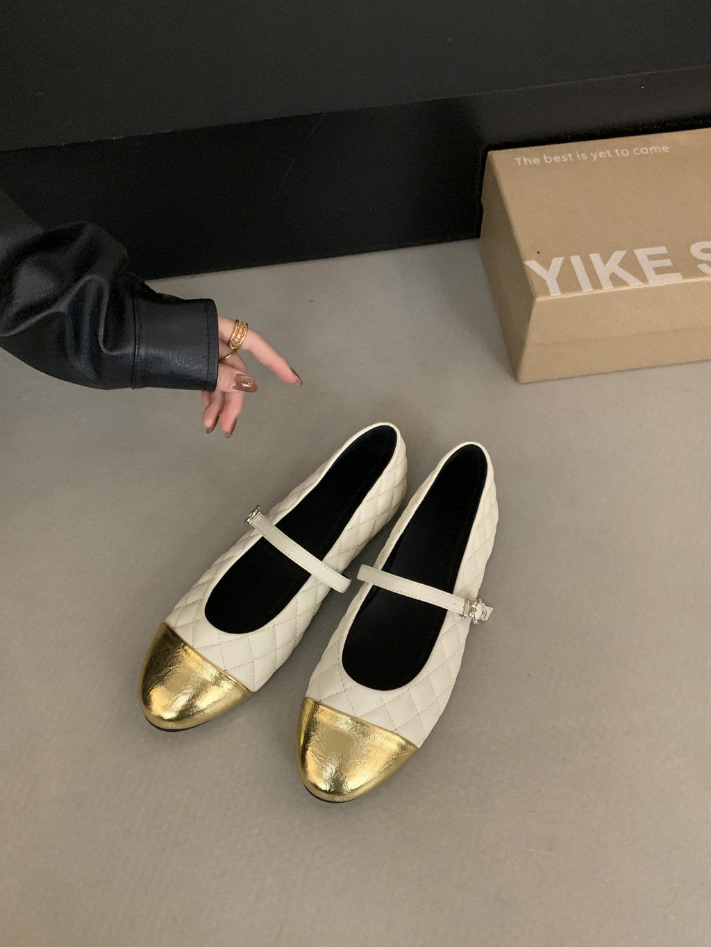 Women's Ballet Flats with Strap and Metallic Accent
