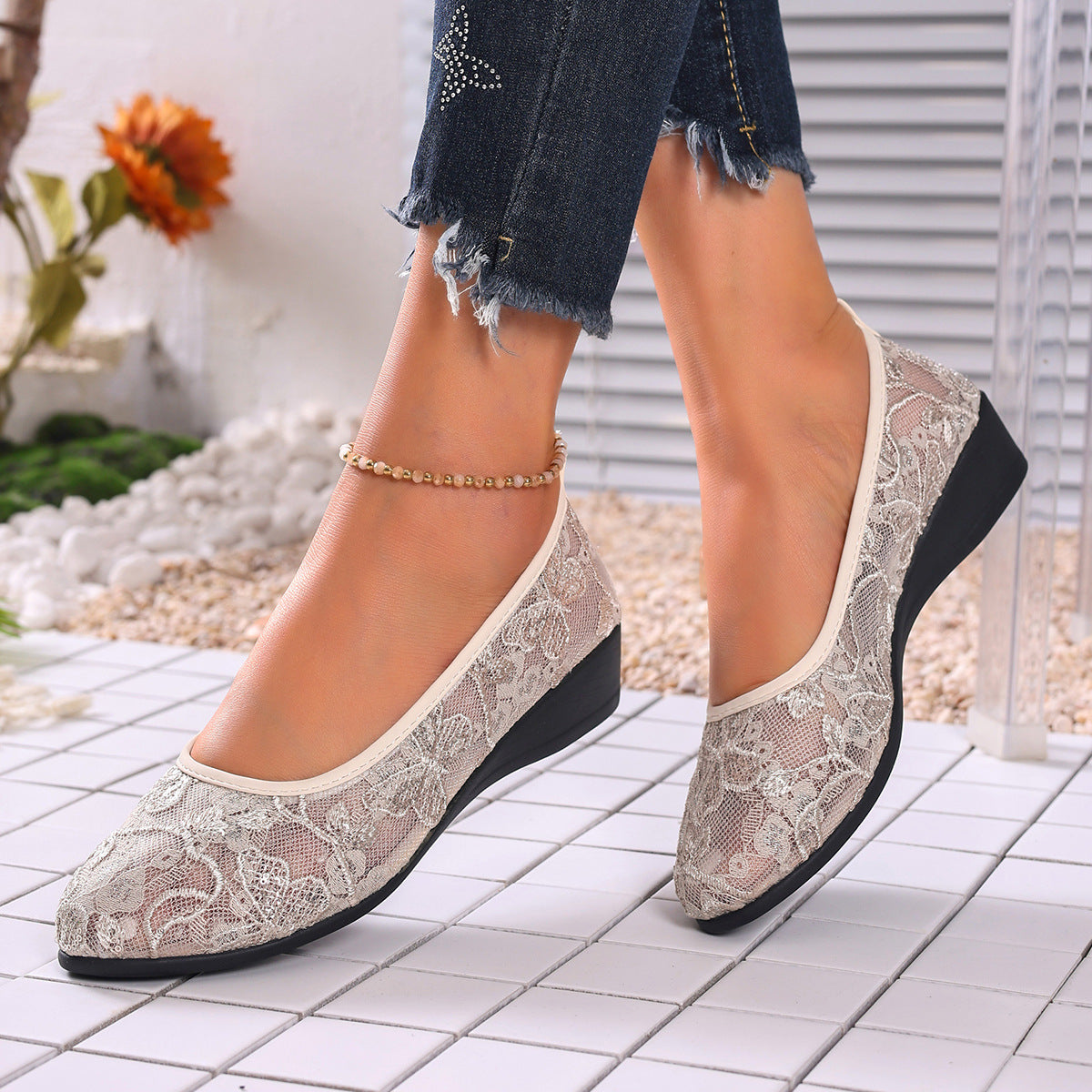 Women's Ballet Flats with Delicate Lace Trim and Non-Slip Sole