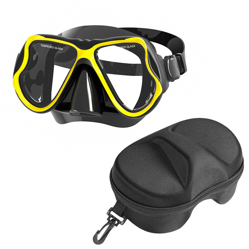 Diving mask with wide field of vision
