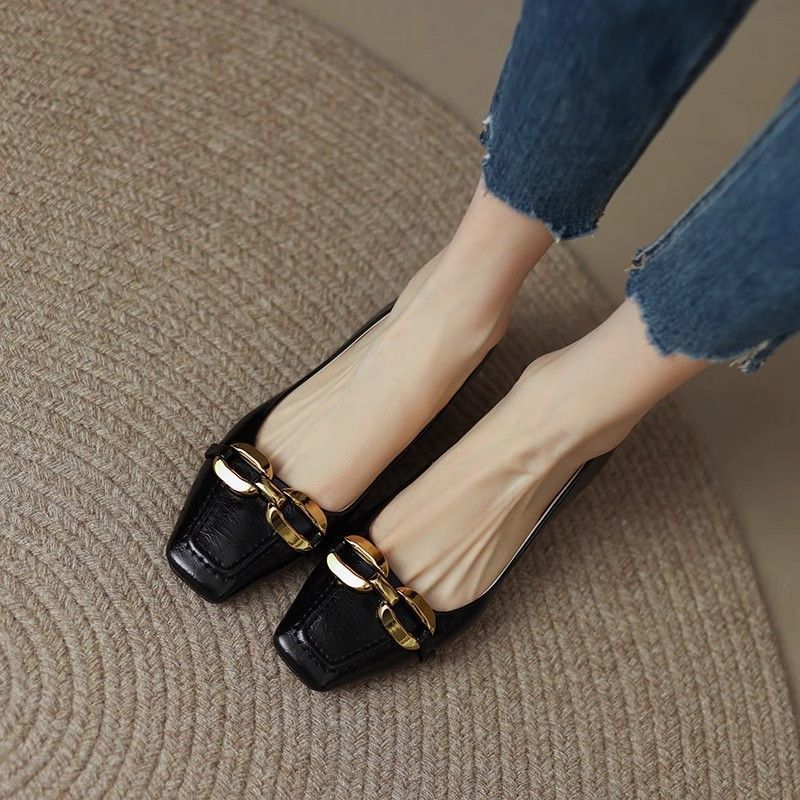 Women's Ballet Flats with Elegant Chain Accent