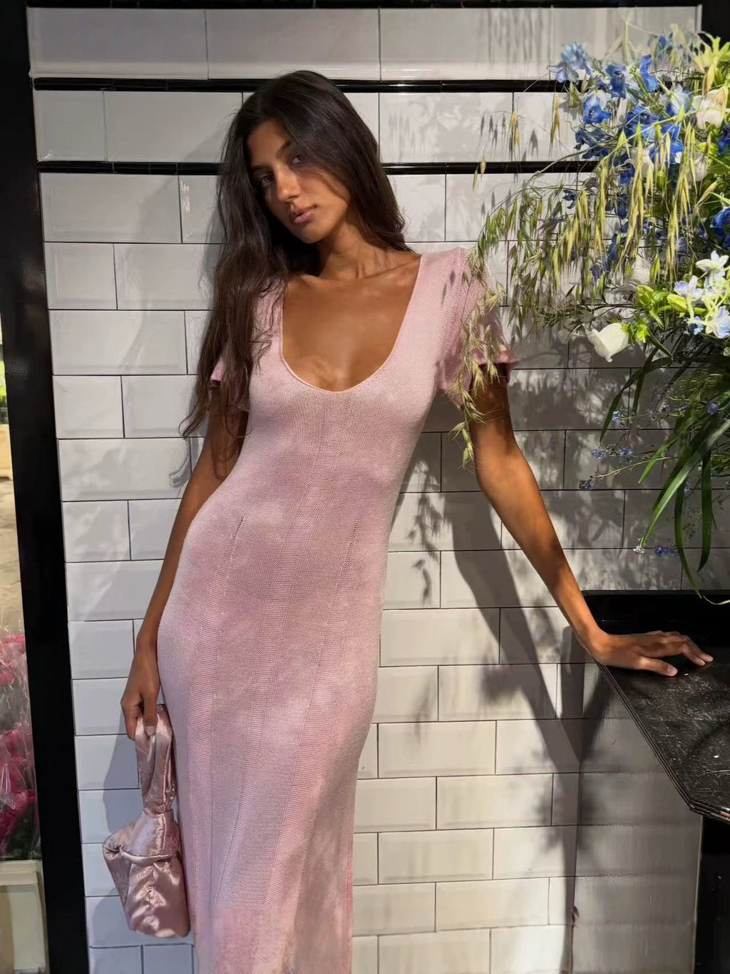 Elegant Figure-Hugging Maxi Dress with V-Neck