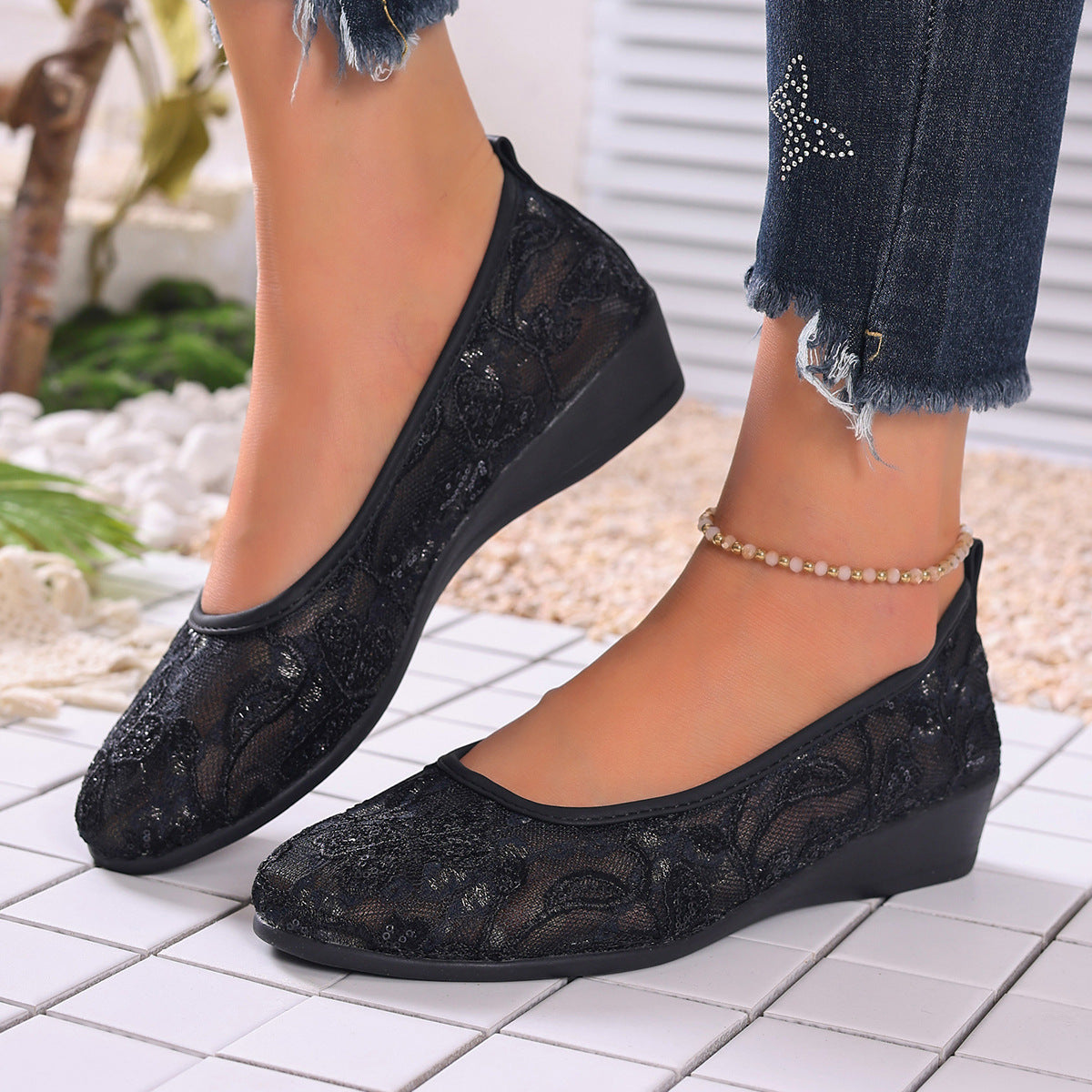 Women's Ballet Flats with Delicate Lace Trim and Non-Slip Sole