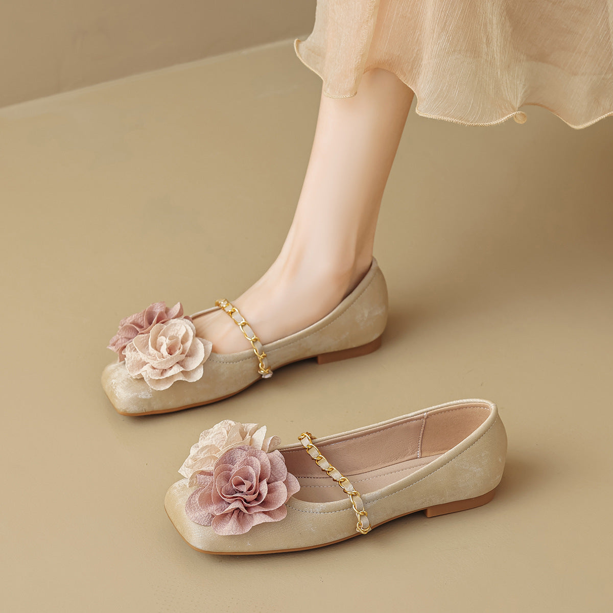 Women's Ballet Flats with Decorative Floral Accent and Gold Chain