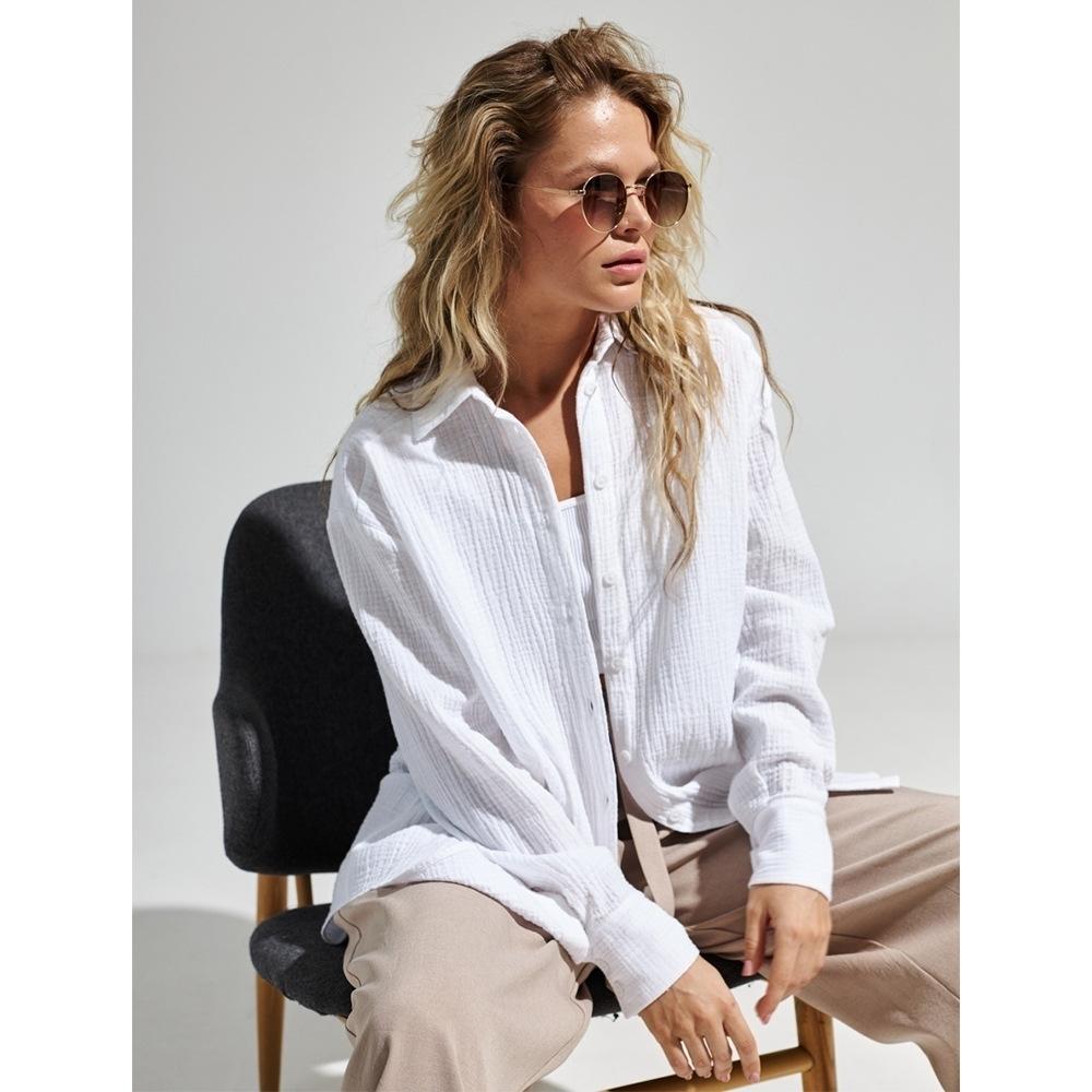 Casual Women's Long-Sleeve Blouse in Light Plaid Design