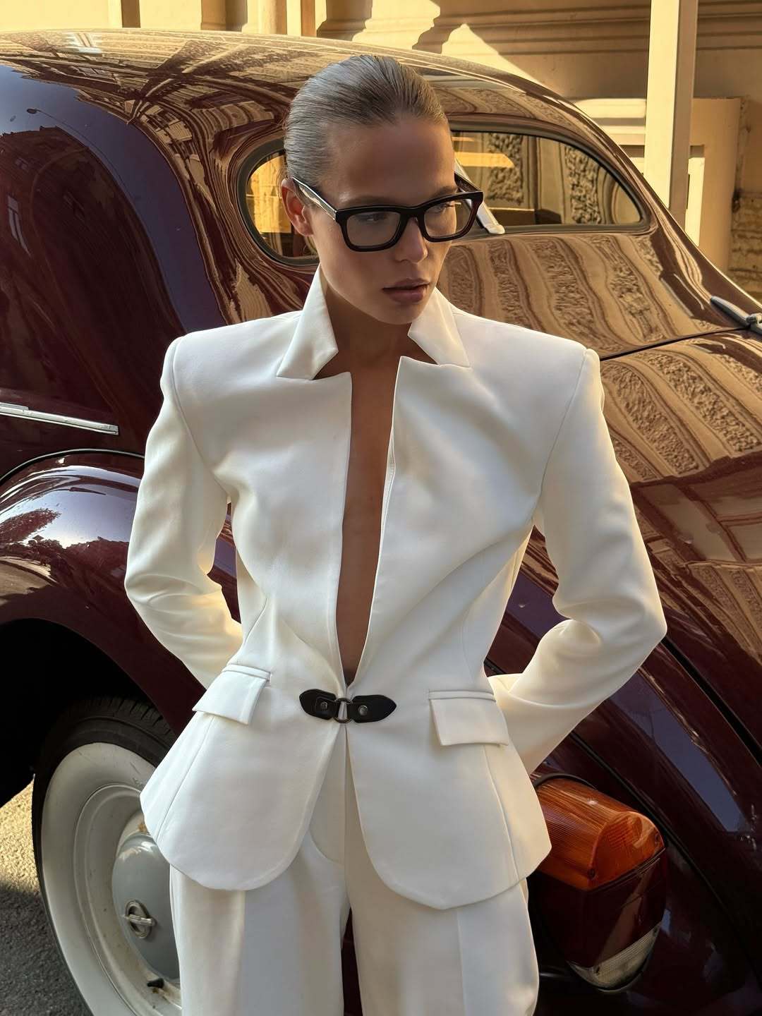 Elegant Blazer with Modern Cut and Unique Details