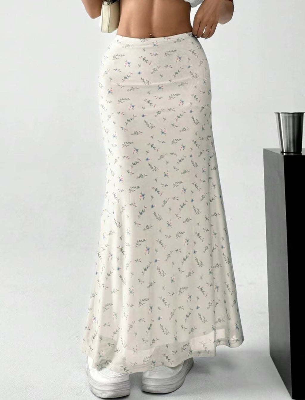 Women's Long Skirt with Floral Motifs and Flowing Cut