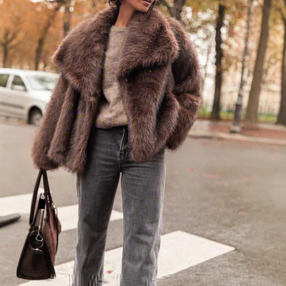 Women's Elegant Faux Fur Coat with Voluminous Collar