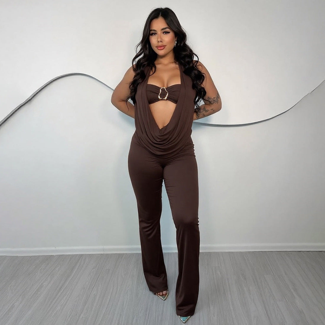 Elegant Jumpsuit with Adjustable Neckline and Chic Belt