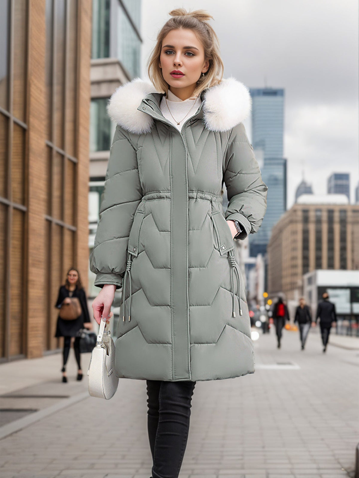 Women's Elegant Insulated Winter Coat with Detachable Faux Fur Collar