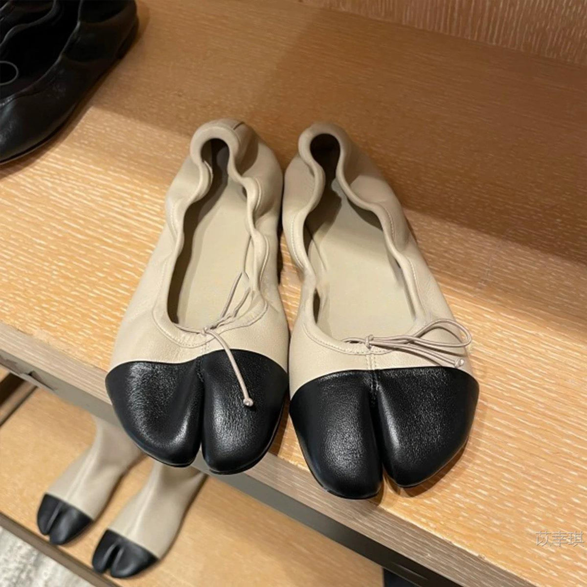 Women's Ballet Flats with Rounded Toe and Lace-Up Detail