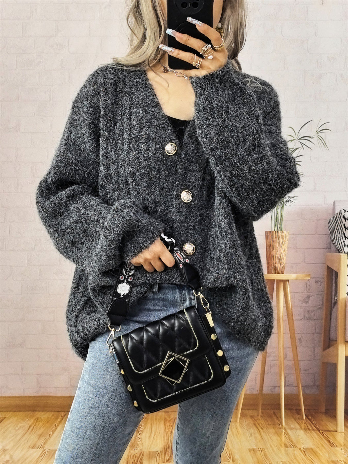 Women's Chunky Knit Cardigan with Fashionable Buttons and Relaxed Fit