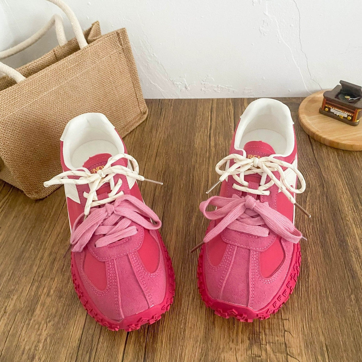 Women's Athletic Sneakers with Cushioned Sole and Ergonomic Design