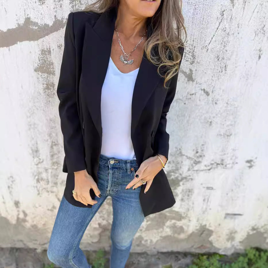 Elegant Double-Breasted Blazer with Timeless Cut and Light Shoulder Pads