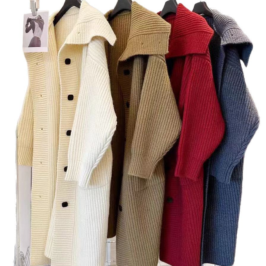 Women's Chunky Knit Cardigan with Voluminous Cut and Decorative Buttons
