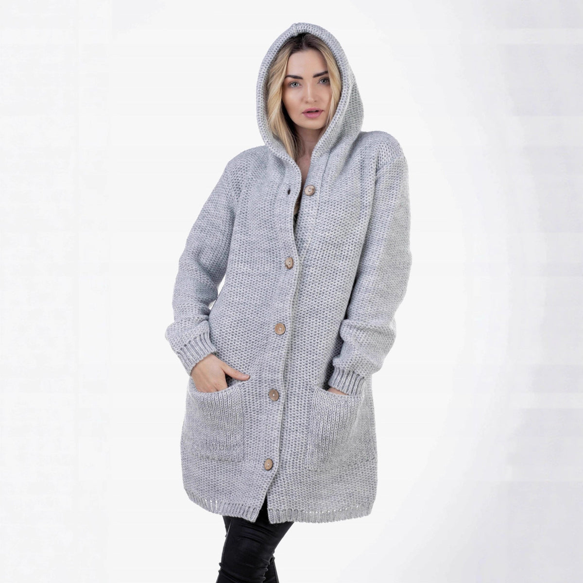 Women's Chunky Knit Cardigan with Pockets and Button Placket