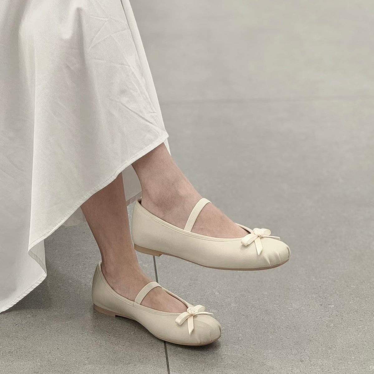 Women's Ballet Flats with Decorative Bow Design
