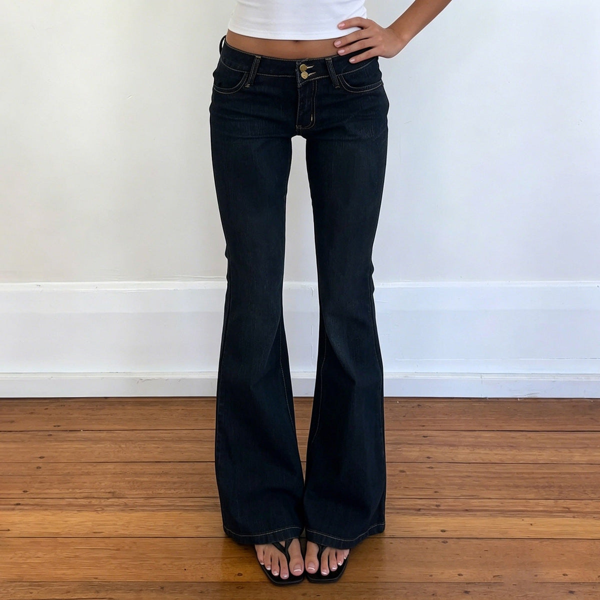 Women's Bootcut Jeans with High Waist and Detailed Stitching