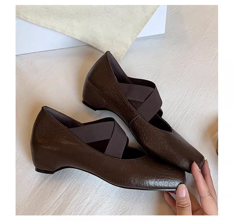 Women's Ballet Flats with Elegant Strap and Comfortable Footbed