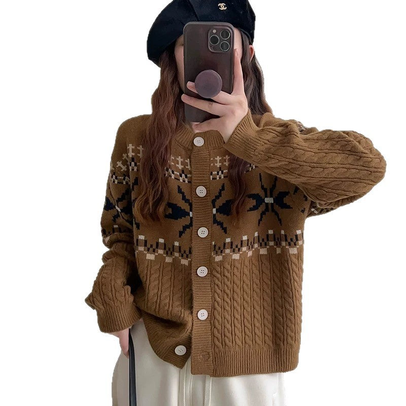 Women's Chunky Knit Cardigan with Cable Pattern and Buttons