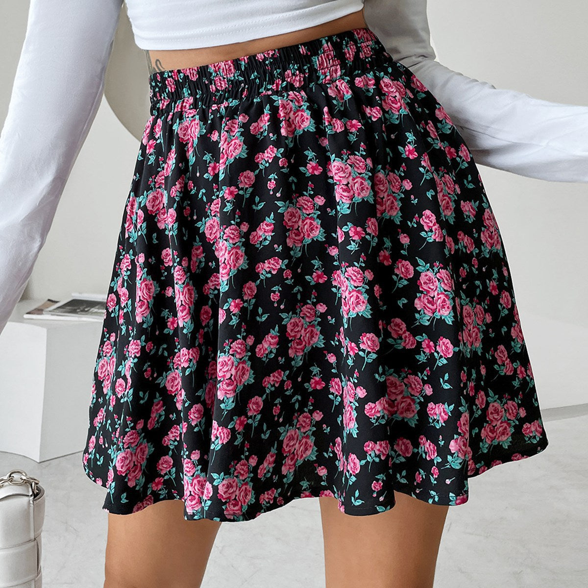 Women's Short Skirt with Floral Accents and Elastic Waistband