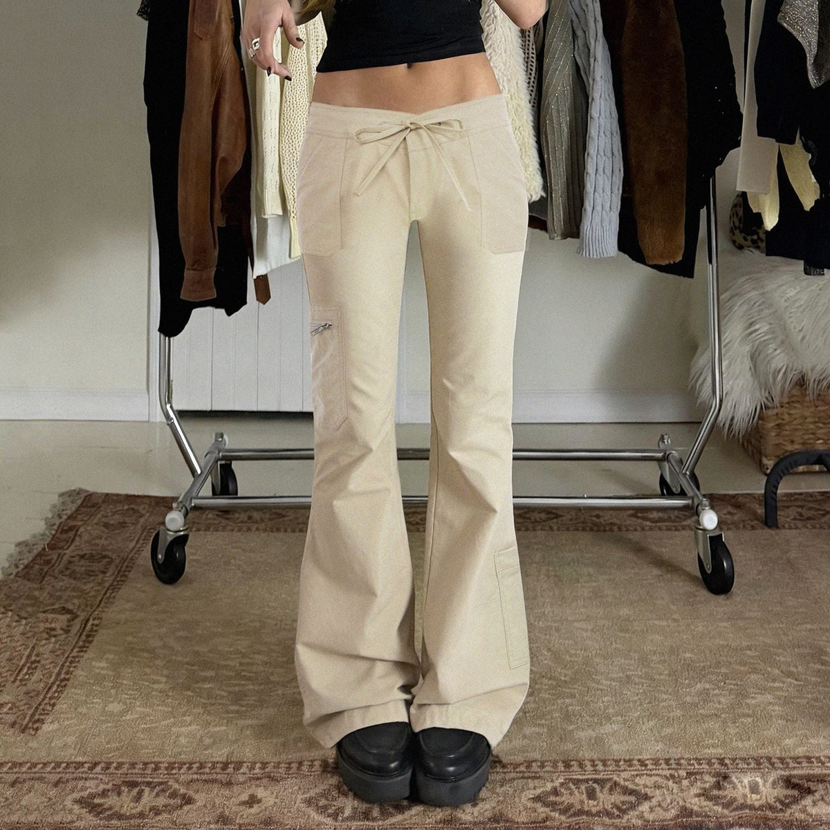 Women's Comfortable Cargo Pants with Elastic Waistband and Practical Side Pockets