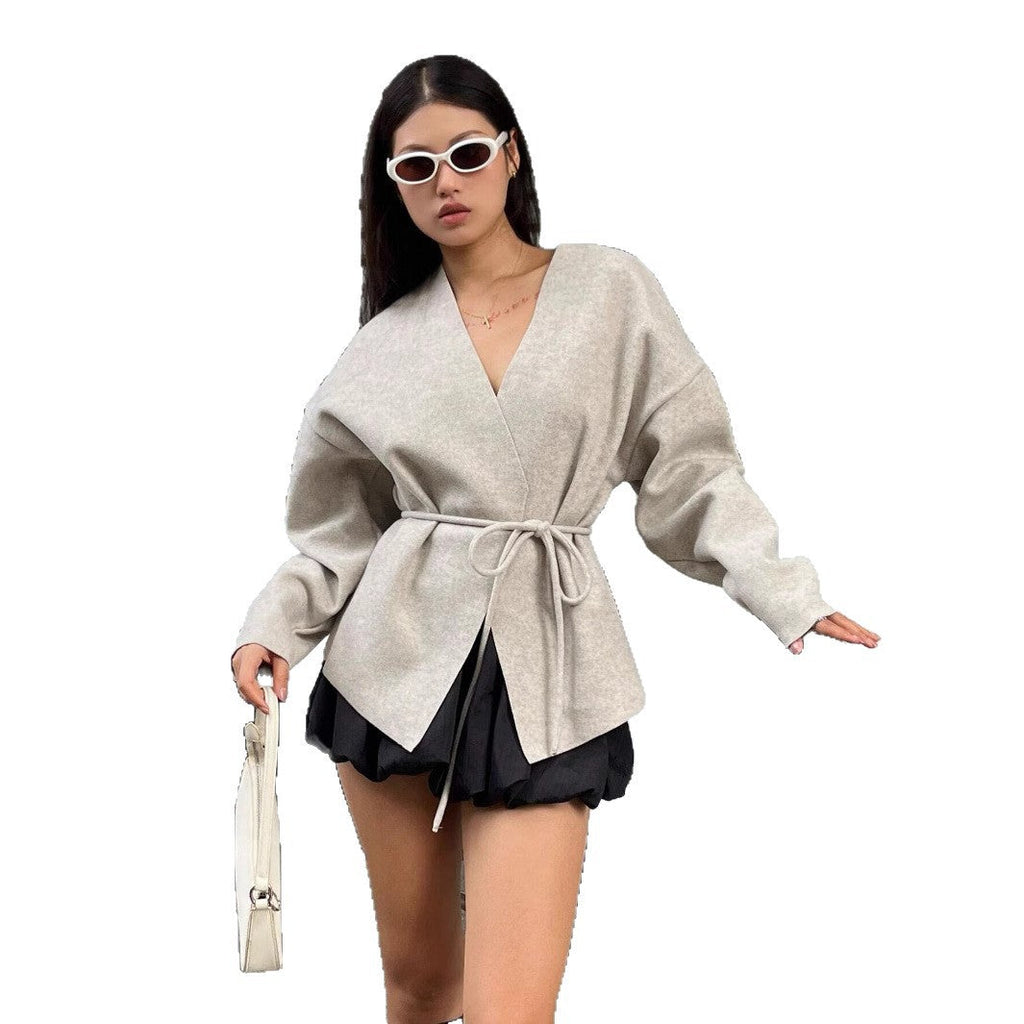 Elegant Wrap Coat with Tailored Fit and Fashionable Details