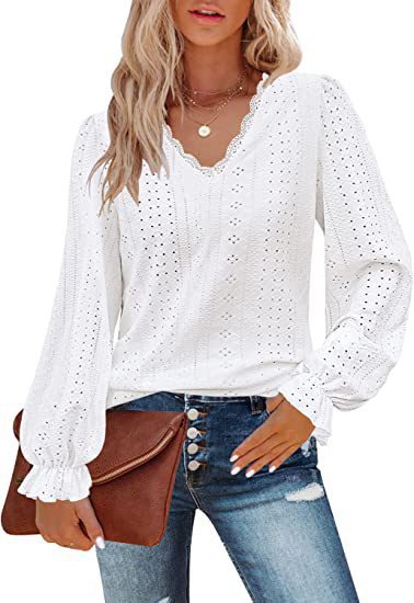 Women's Blouse with Romantic Cut and Detailed Embroidery