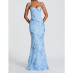 Elegant Evening Dress with Floral Lace and Form-Fitting Cut