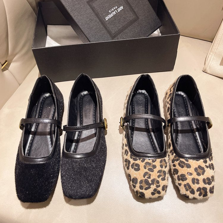 Women's Ballet Flats with Elegant Strap