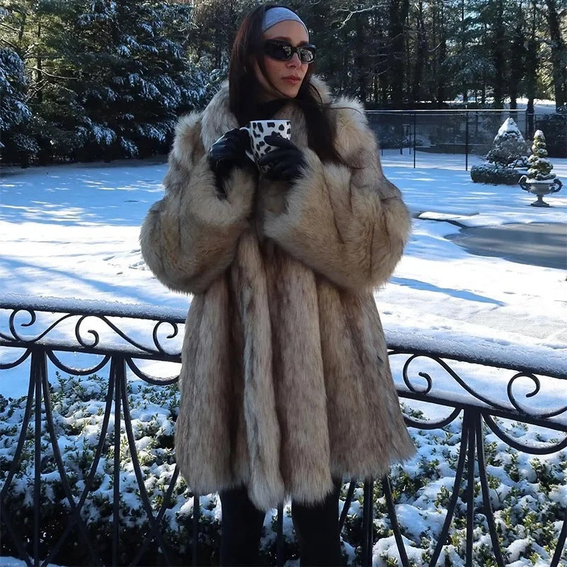 Women's Luxurious Faux Fur Coat with Voluminous Collar