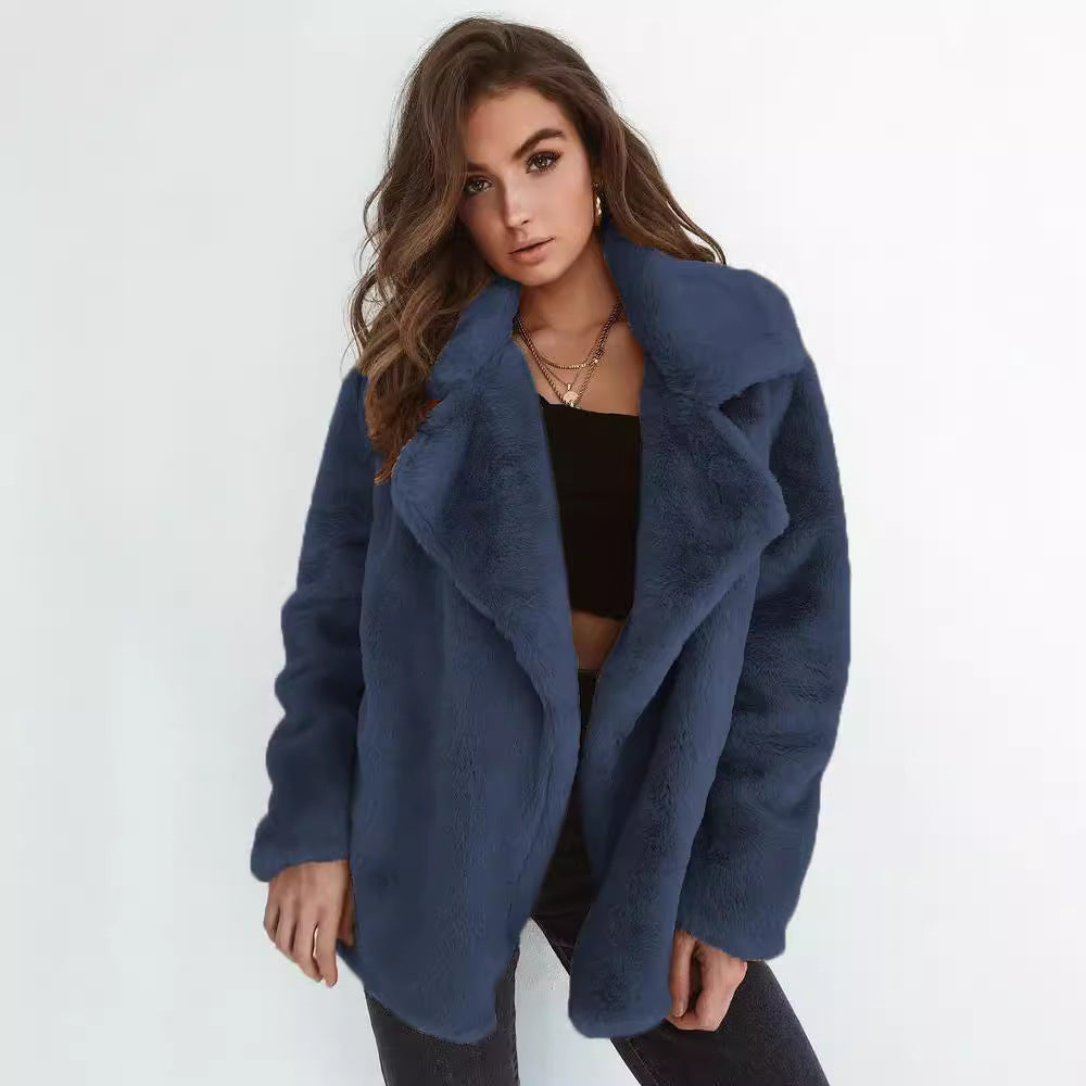 Women's Fleece Coat with Wide Collar and Fashionable Cut