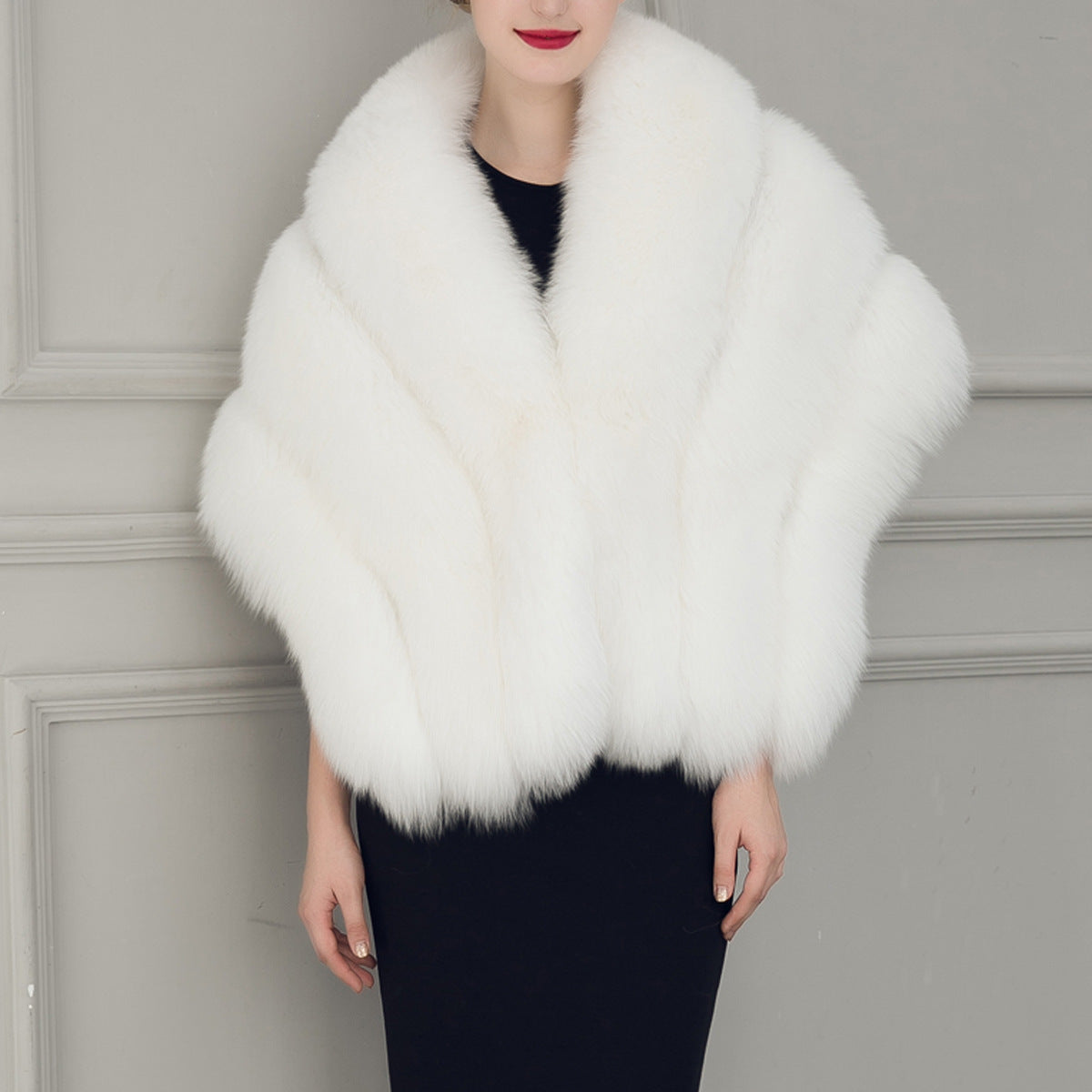 Women's Luxurious Elegant Faux Fur Cape