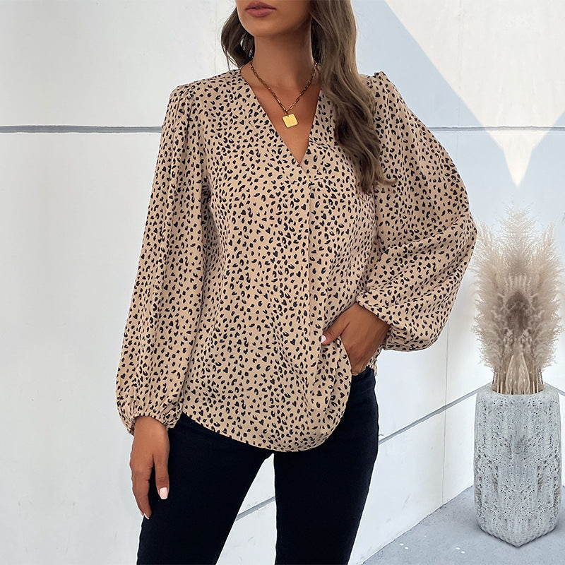 Elegant Women's Blouse with Leopard Print and Voluminous Sleeves