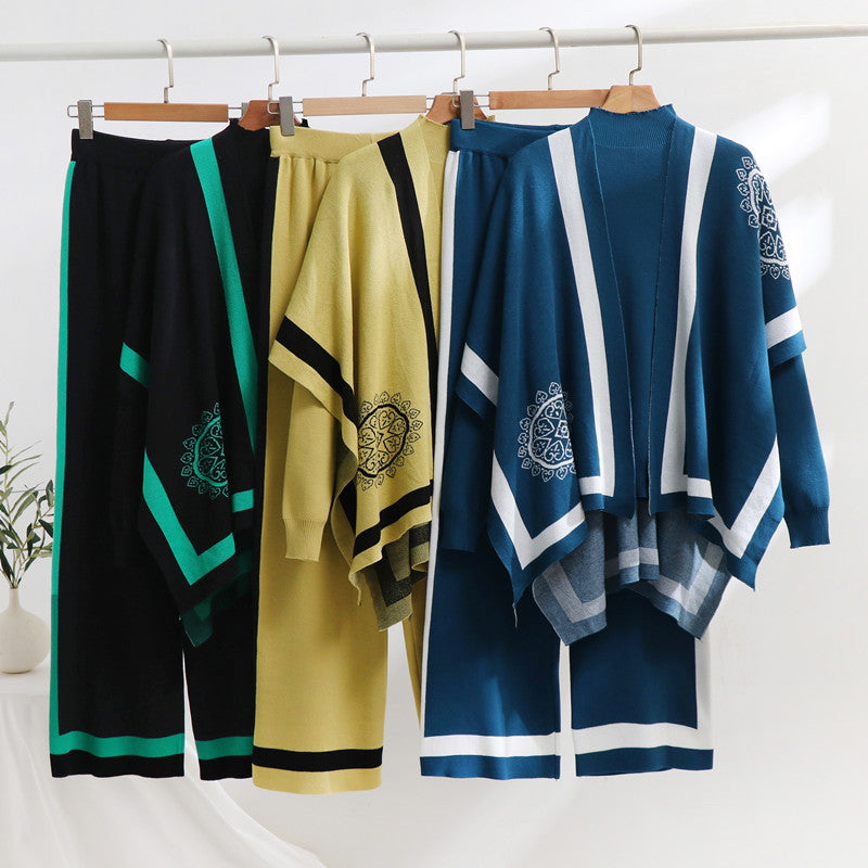 Elegant Knit Loungewear Set with Graphic Pattern and Wide Sleeves