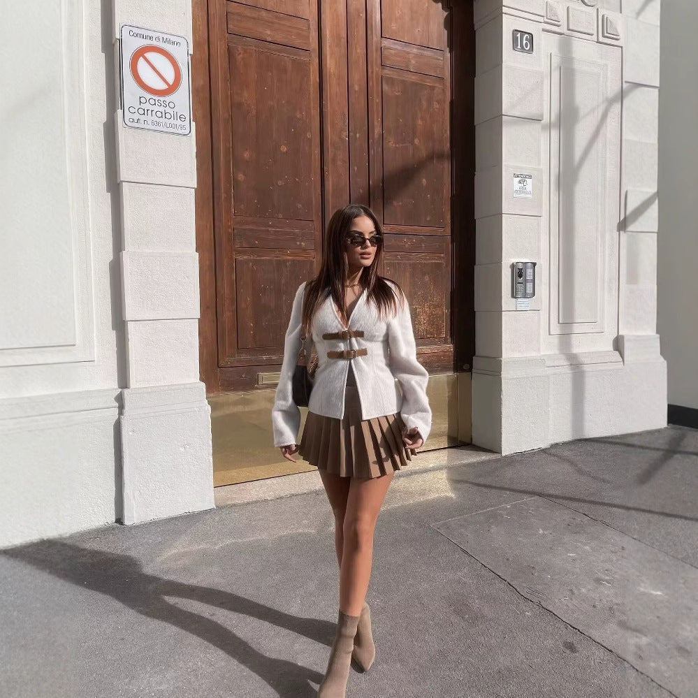 Women's Elegant Cropped Blazer with Chic Closure