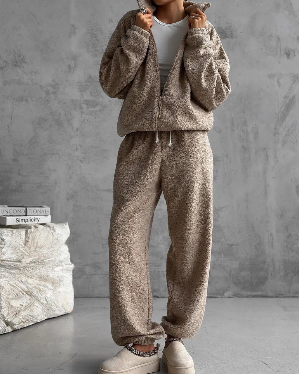 Women's Cozy Fleece Jogging Suit Set with Hood and Elastic Waistband
