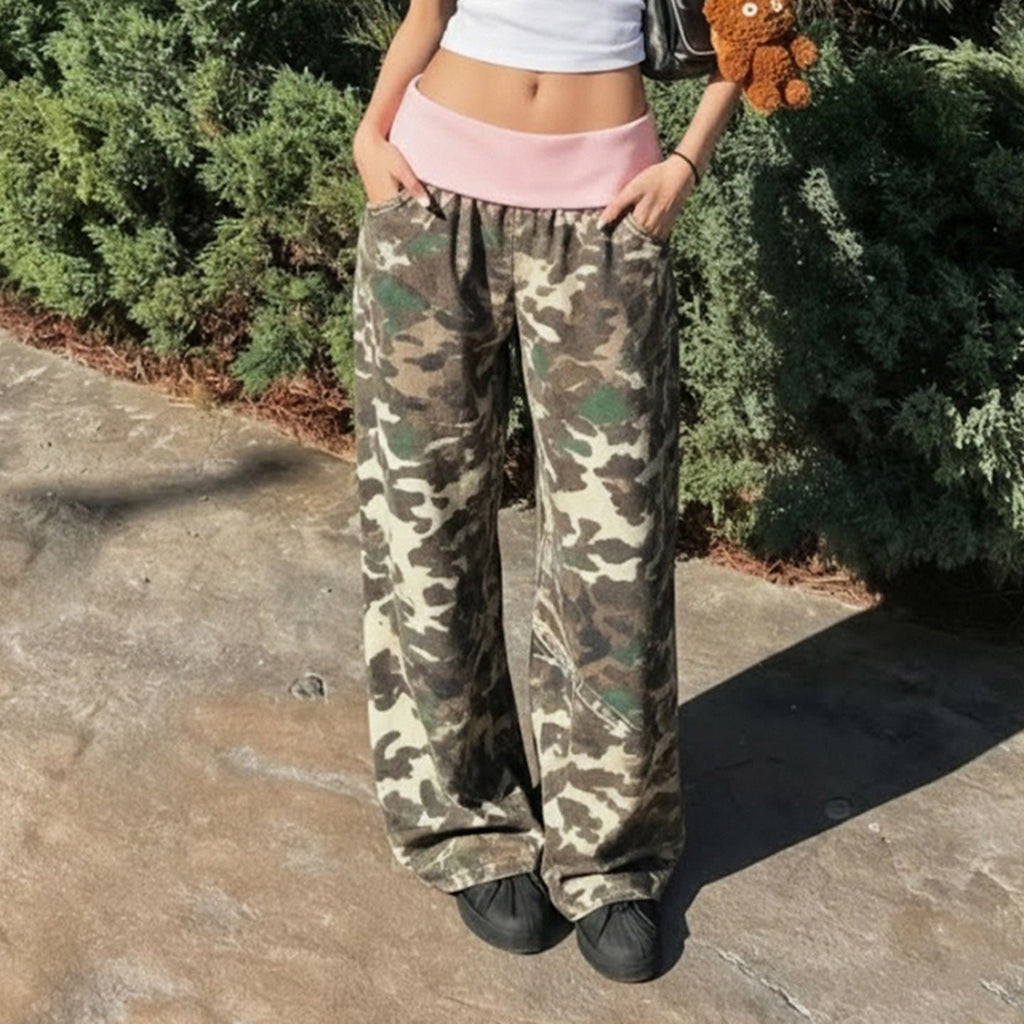 Women's Comfortable Cargo Pants with Elastic Waistband and Camouflage Pattern
