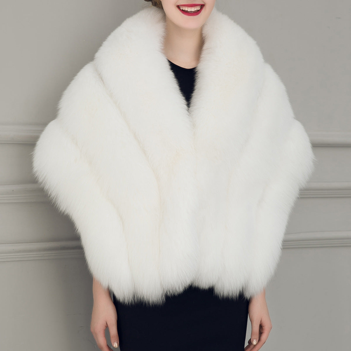 Women's Luxurious Elegant Faux Fur Cape