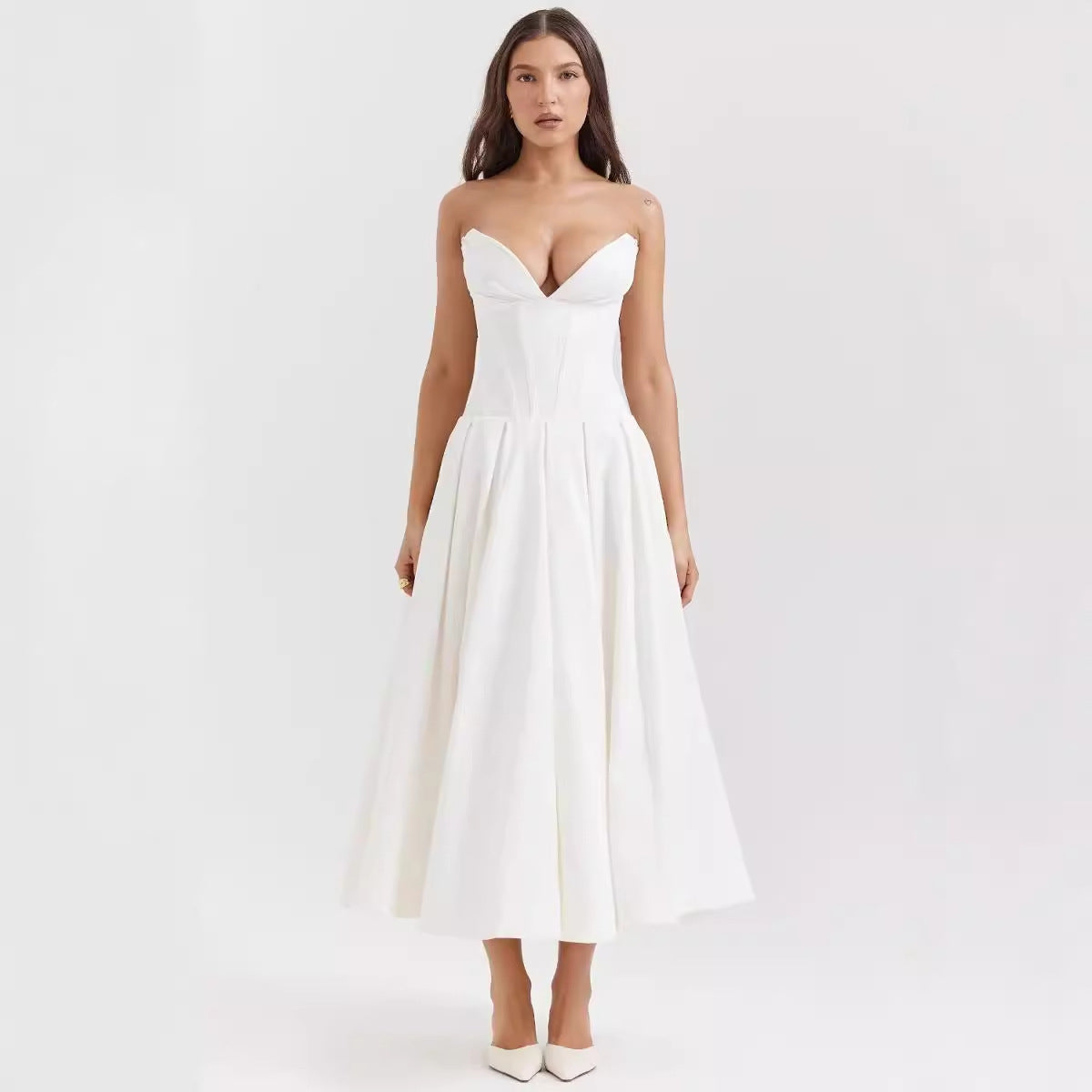 Women's Evening Dress with Sweetheart Neckline and Flowing Skirt