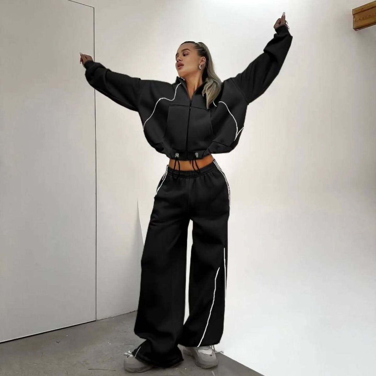 Women's Casual and Comfortable Vintage Jogging Set with High Waist