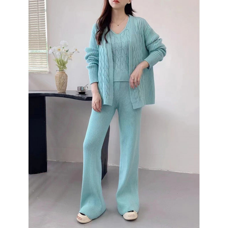 Women's Fine Knit Ensemble with Original Cable Pattern and Wide Pants