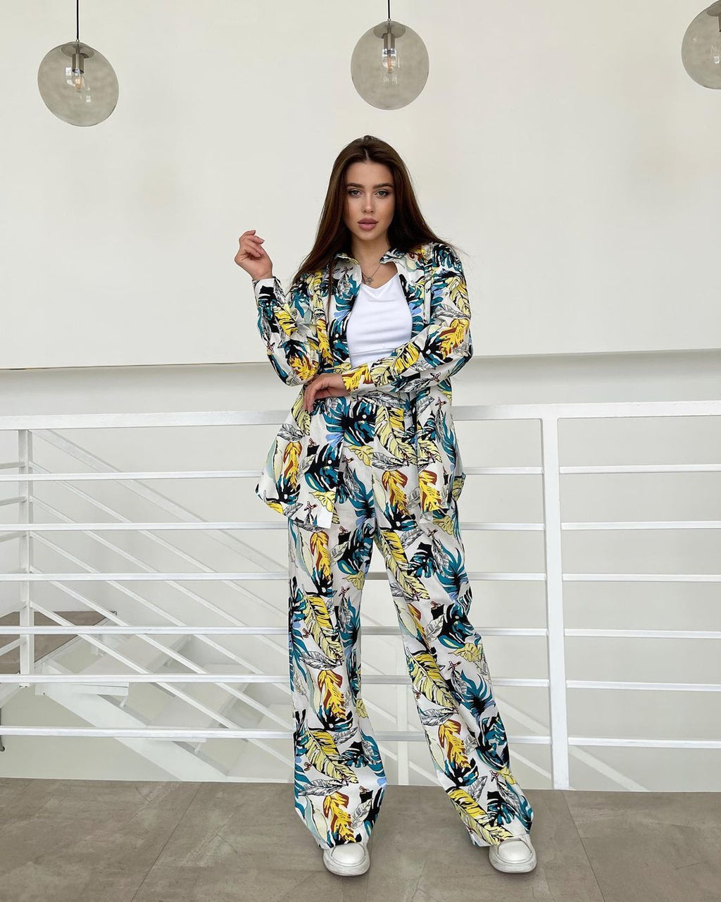 Women's Fashionable Ensemble with Floral Pattern and Wide Cut