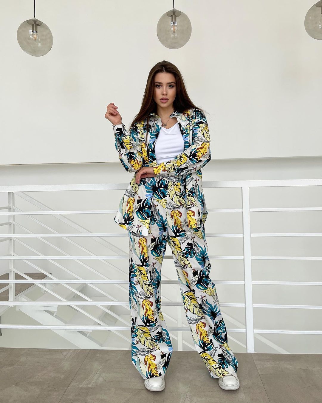 Women's Fashionable Ensemble with Floral Pattern and Wide Cut
