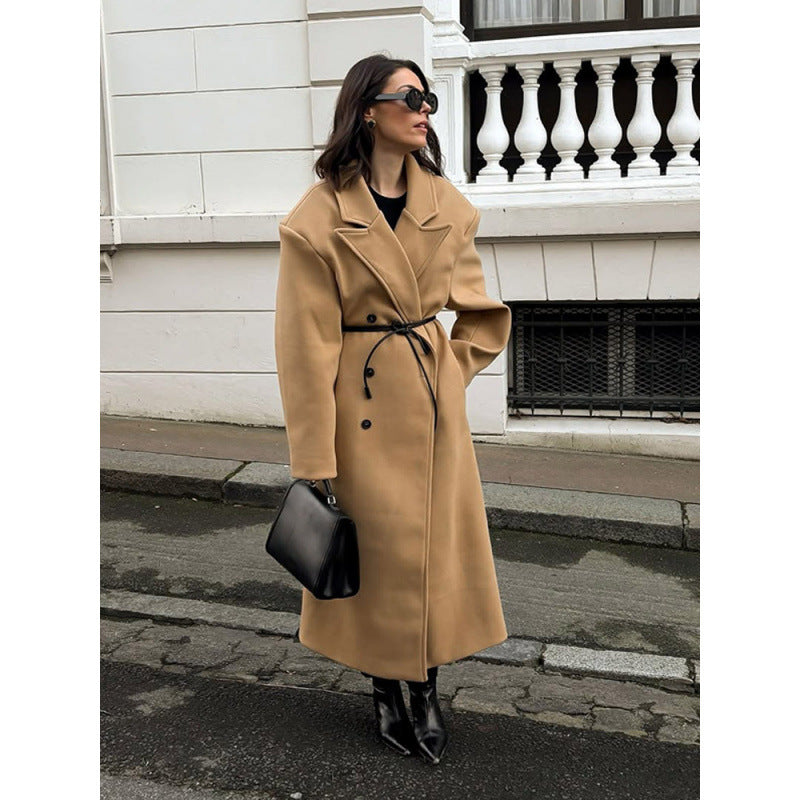 Elegant Wool Coat in Modern Retro Design