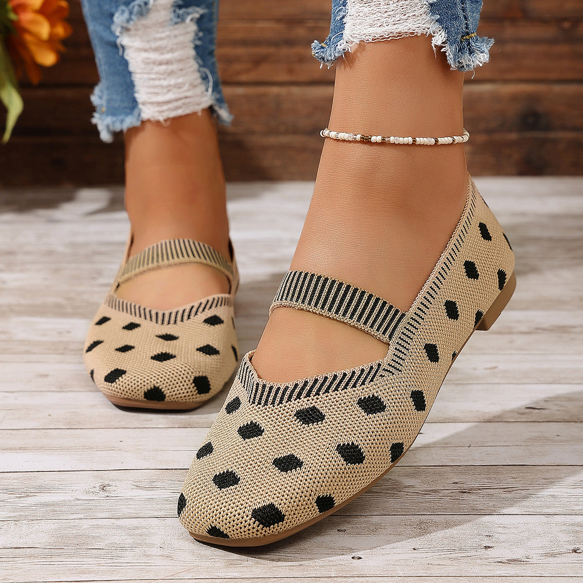 Women's Ballet Flats with Elastic Strap and Polka Dots