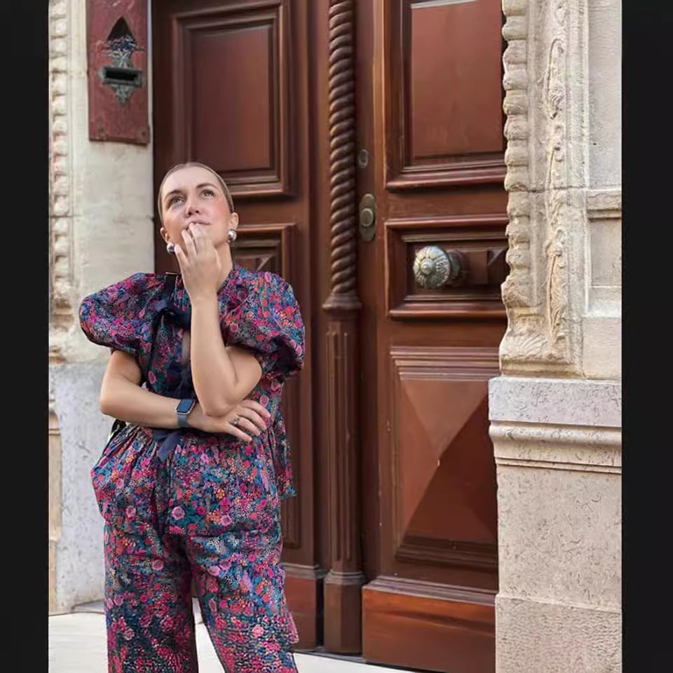 Blouse with Voluminous Sleeves and Floral Patterns
